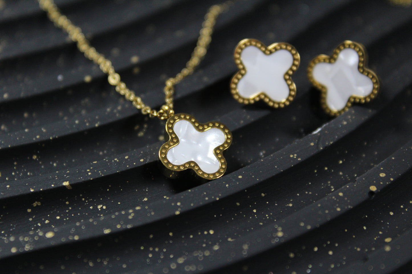 White Clove Jewelry Set