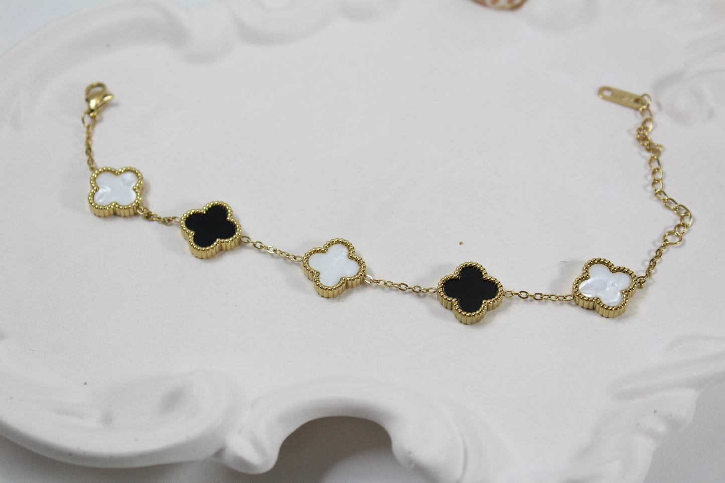 Double Sided Clove Bracelet