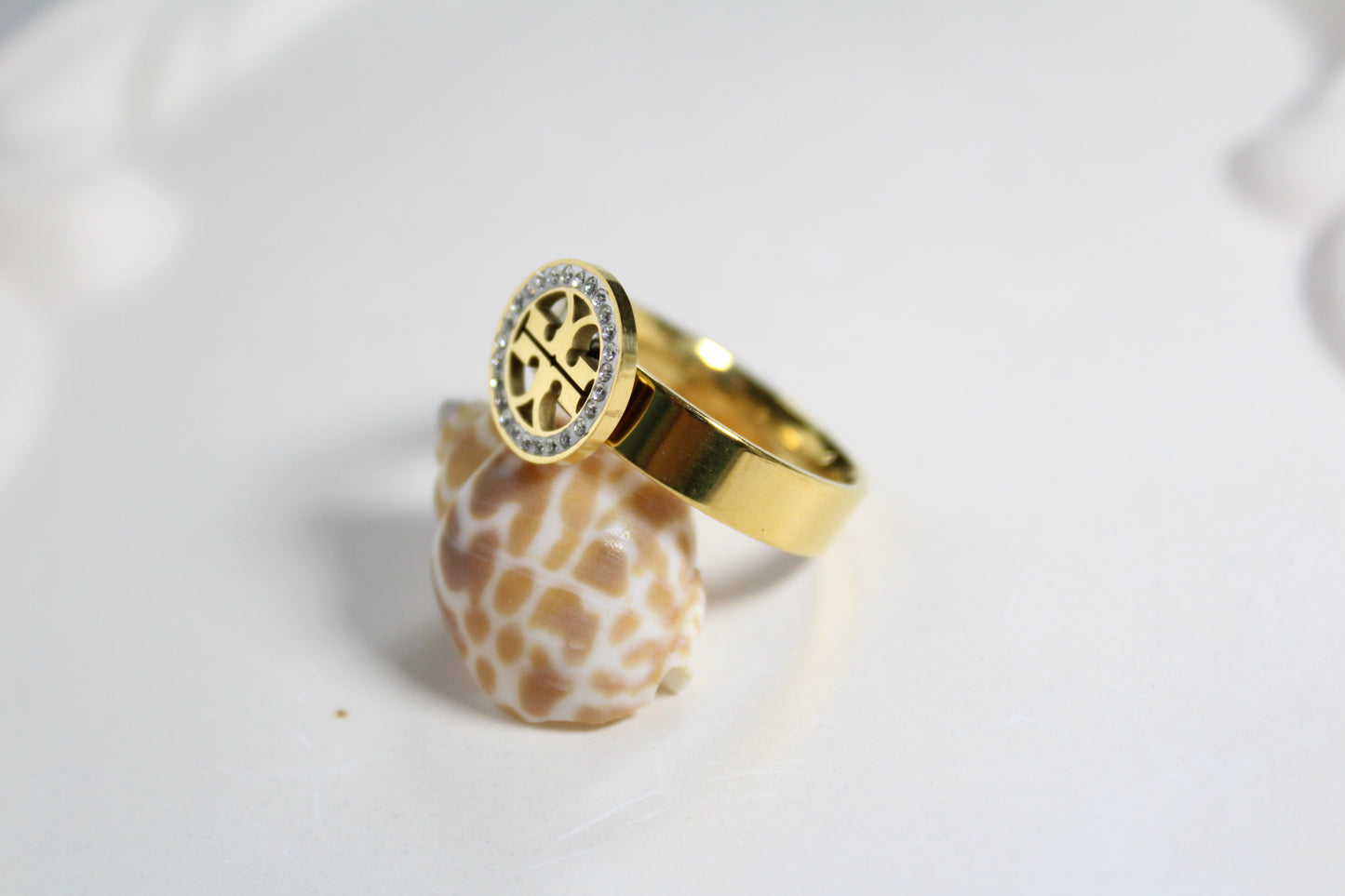 T stone Ring