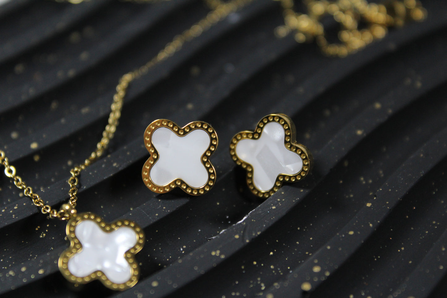 White Clove Jewelry Set