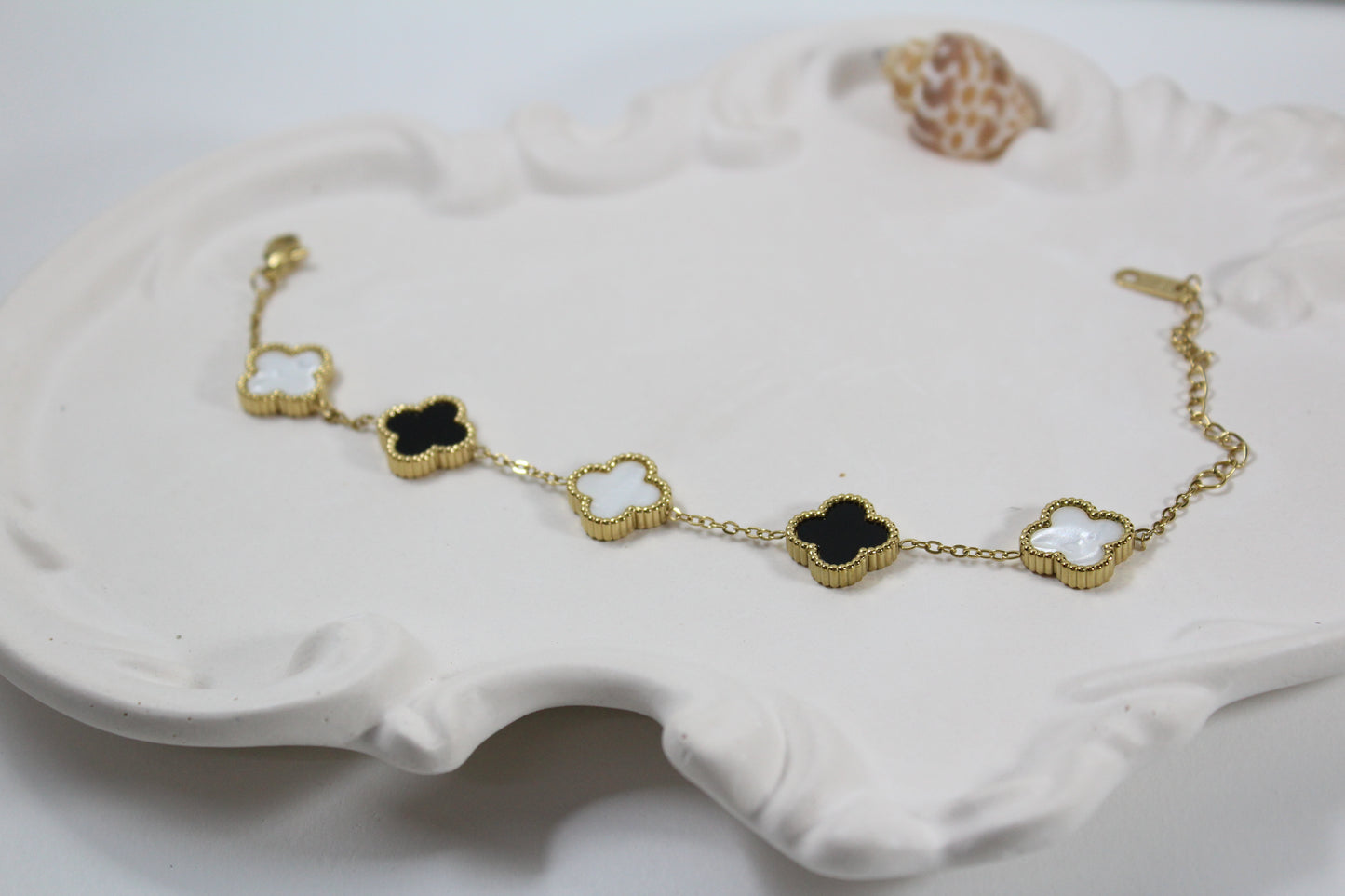 Double Sided Clove Bracelet