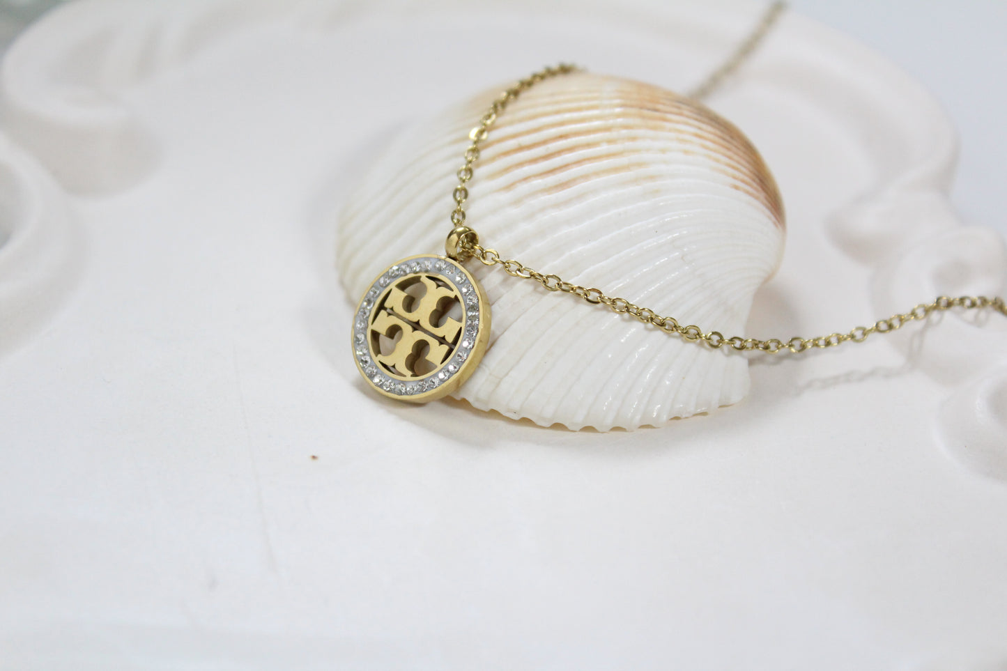 T stone Necklace