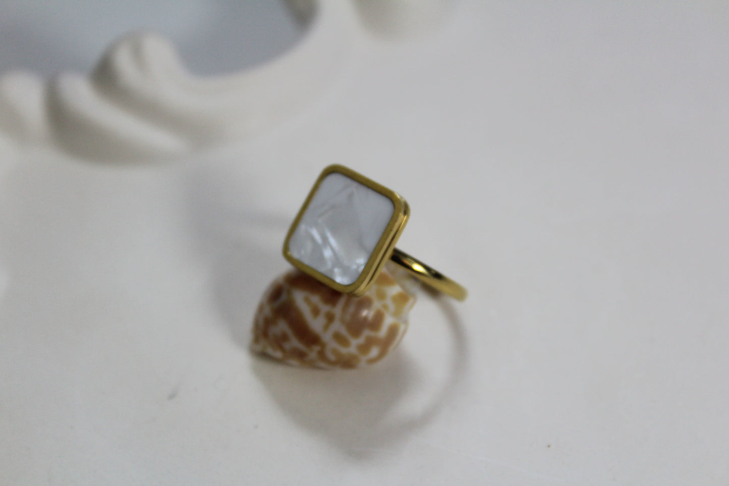 Simple Black/White Stone Ring