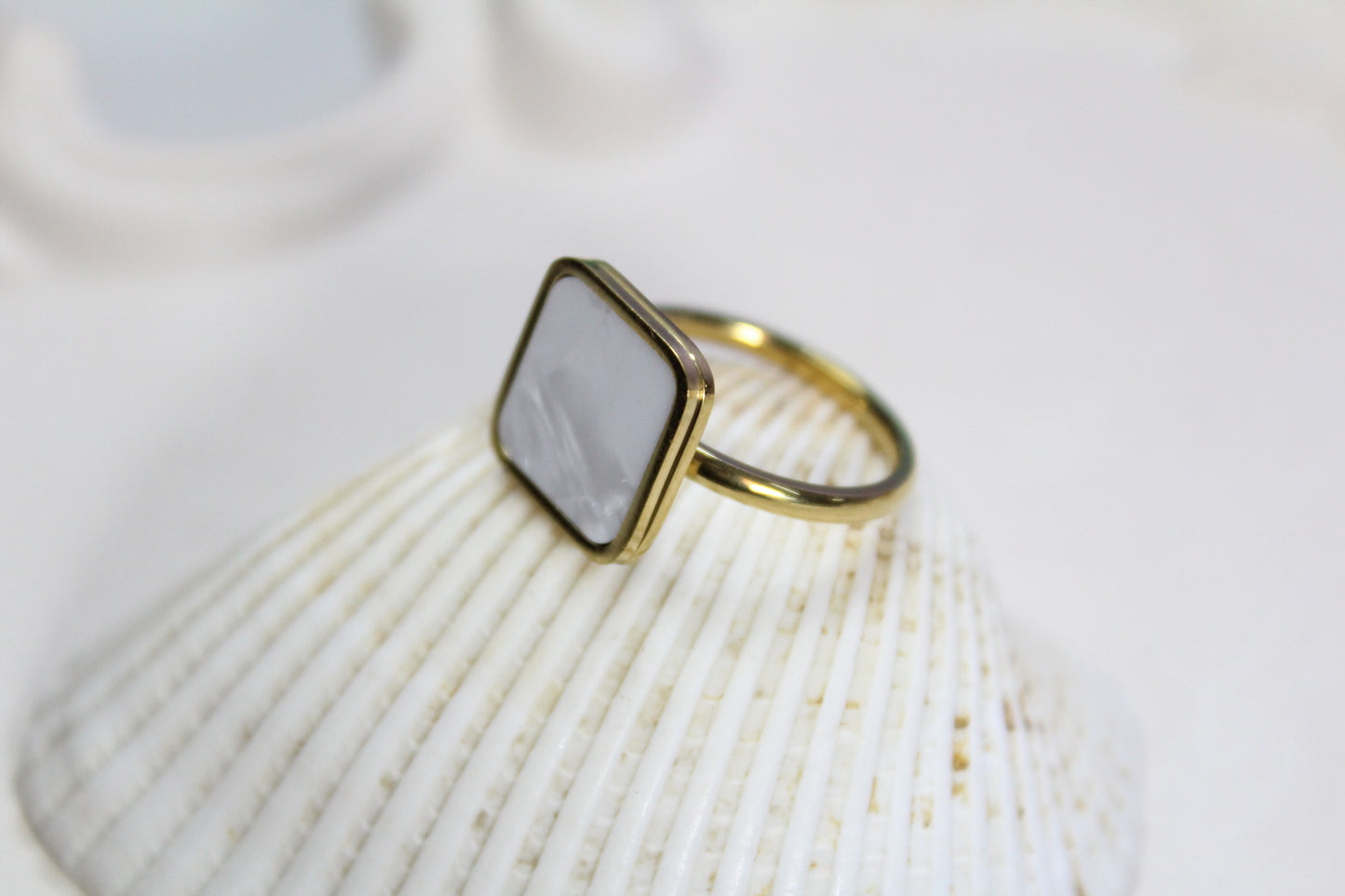 Simple Black/White Stone Ring