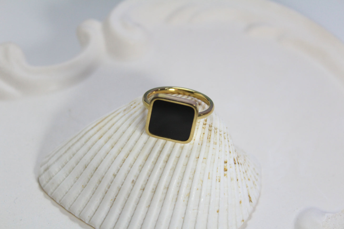 Simple Black/White Stone Ring