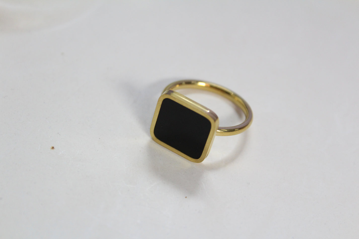 Simple Black/White Stone Ring