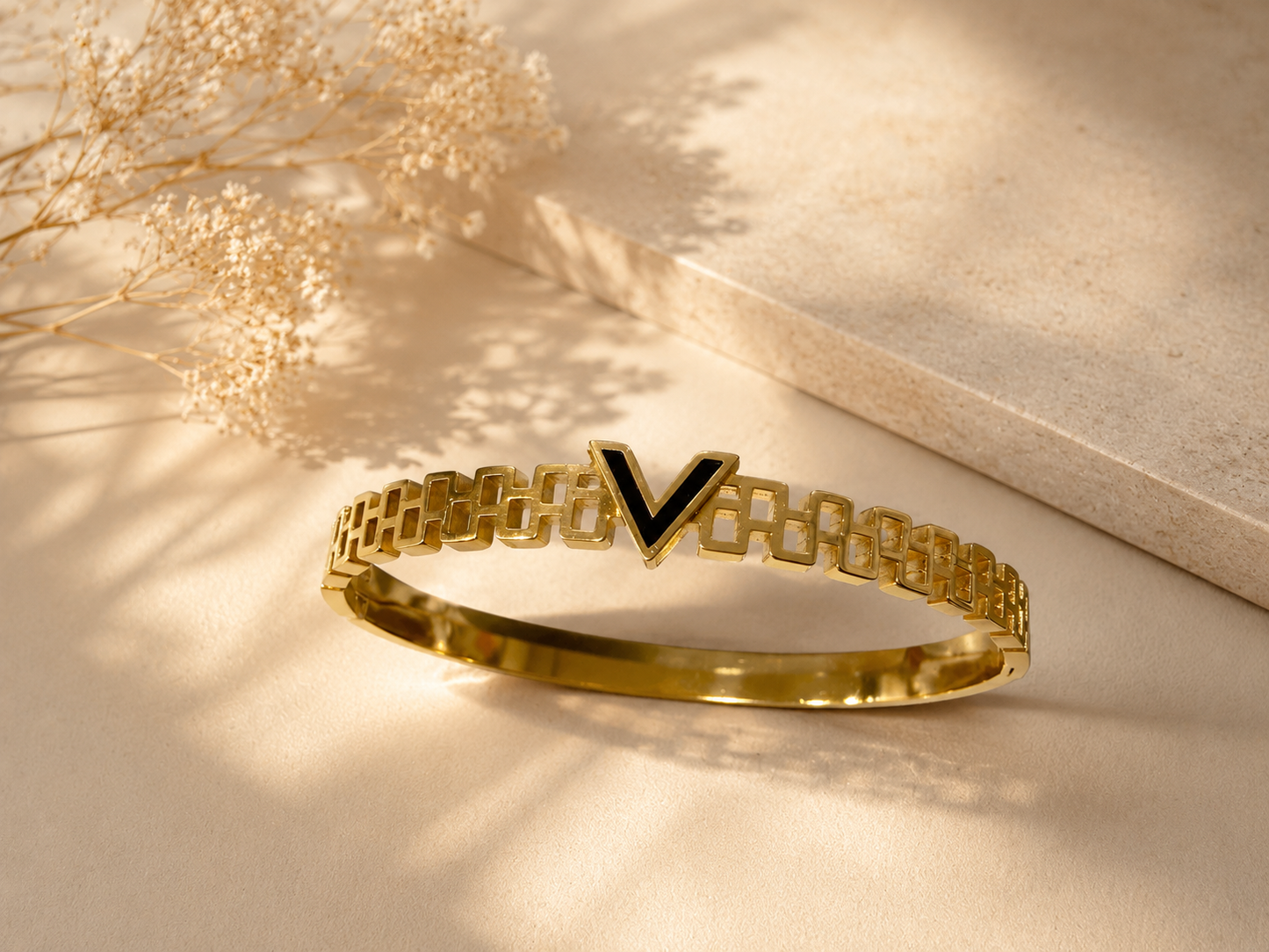 V Handcuff